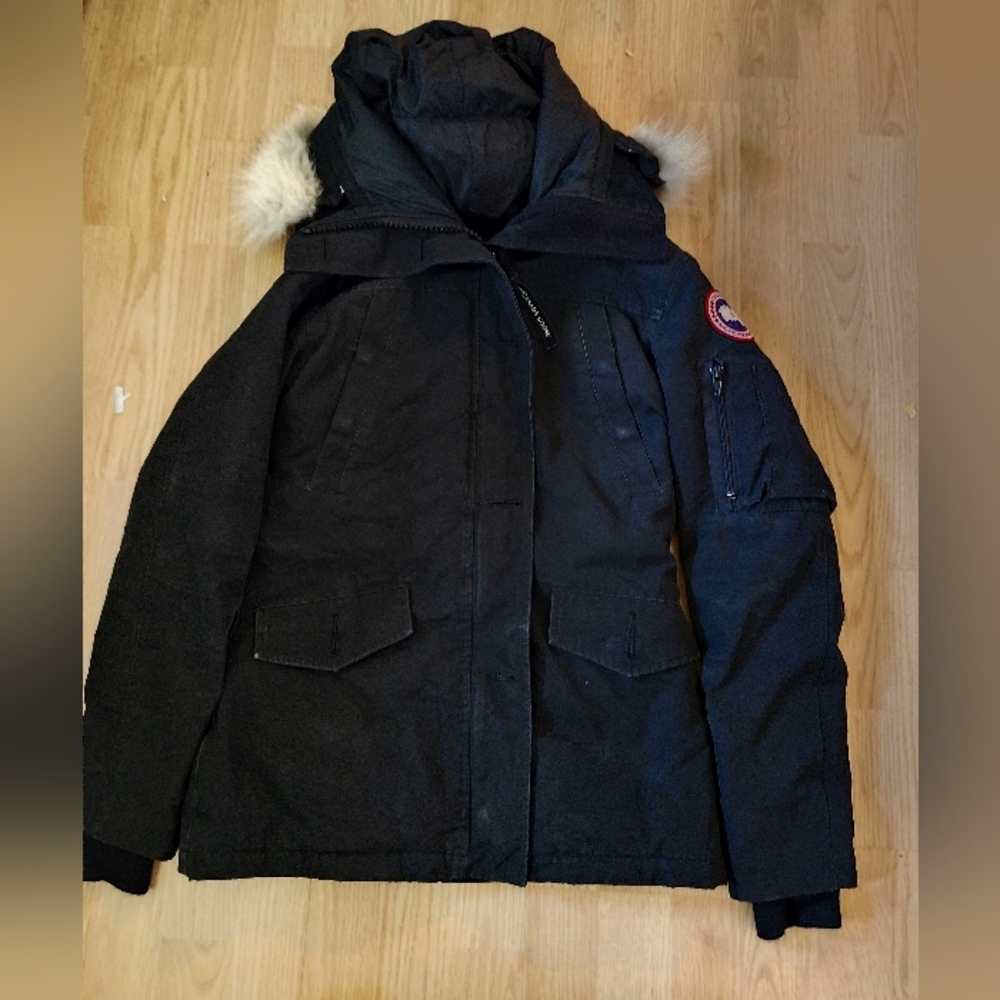 Vintage well loved Canada Goose Montebello parka xs